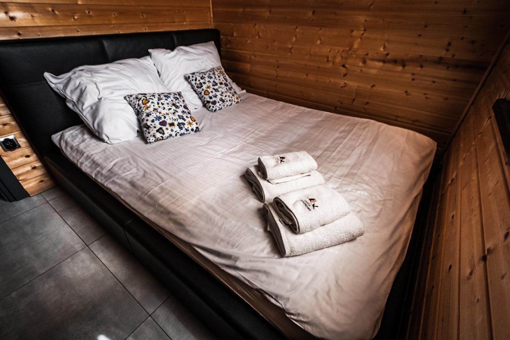 Podiazy Osada Skoczkowo Komfortowe Domki Z Jacuzzi Nad Jeziorem- Sauna- Balia- Prywatny Staw Wedkarski מראה חיצוני תמונה